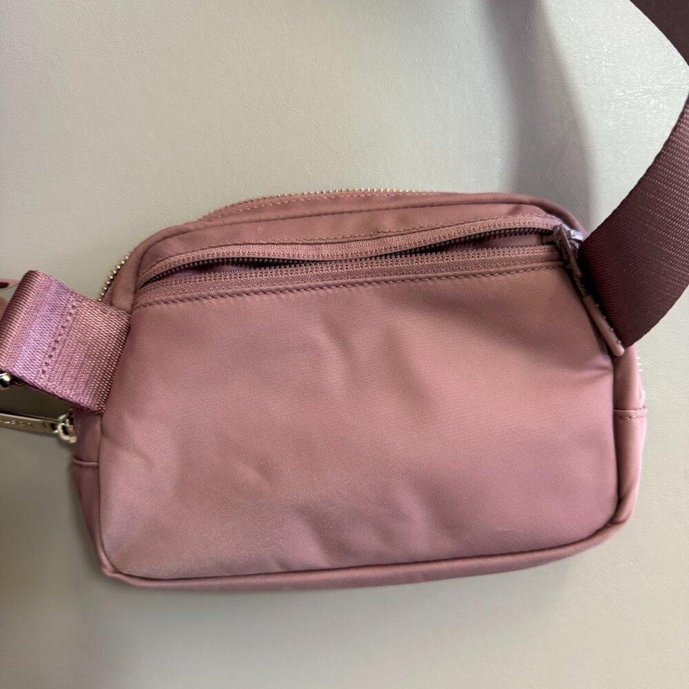 Lululemon Everywhere Belt Bag 1L *Metal Hardware - Picture 2 of 3